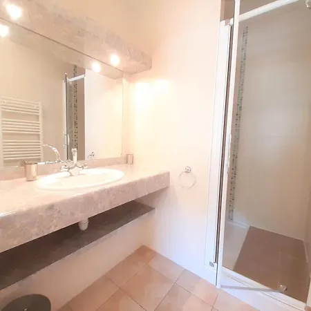 Duplex De Standing Au Coeur De Village * Сен-Лари-Сулан